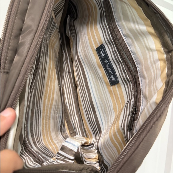 Lug Hovercraft Crossbody - Picture 7 of 9